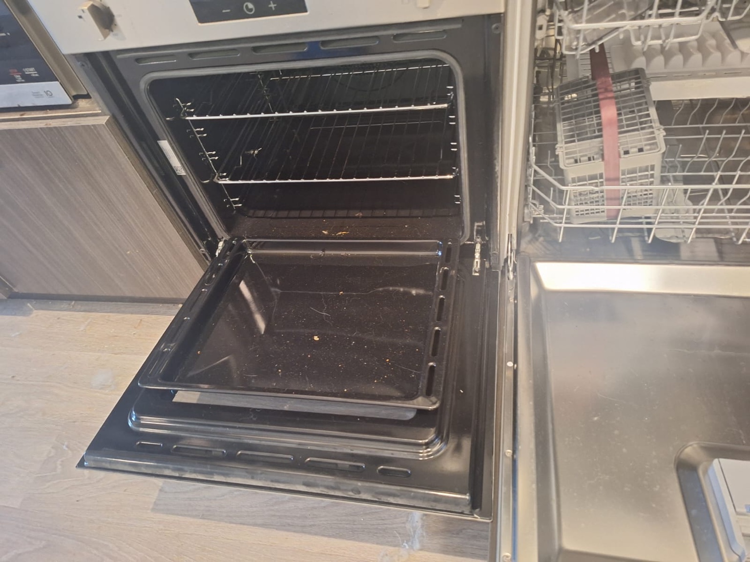 Oven deep clean before move cleaning
